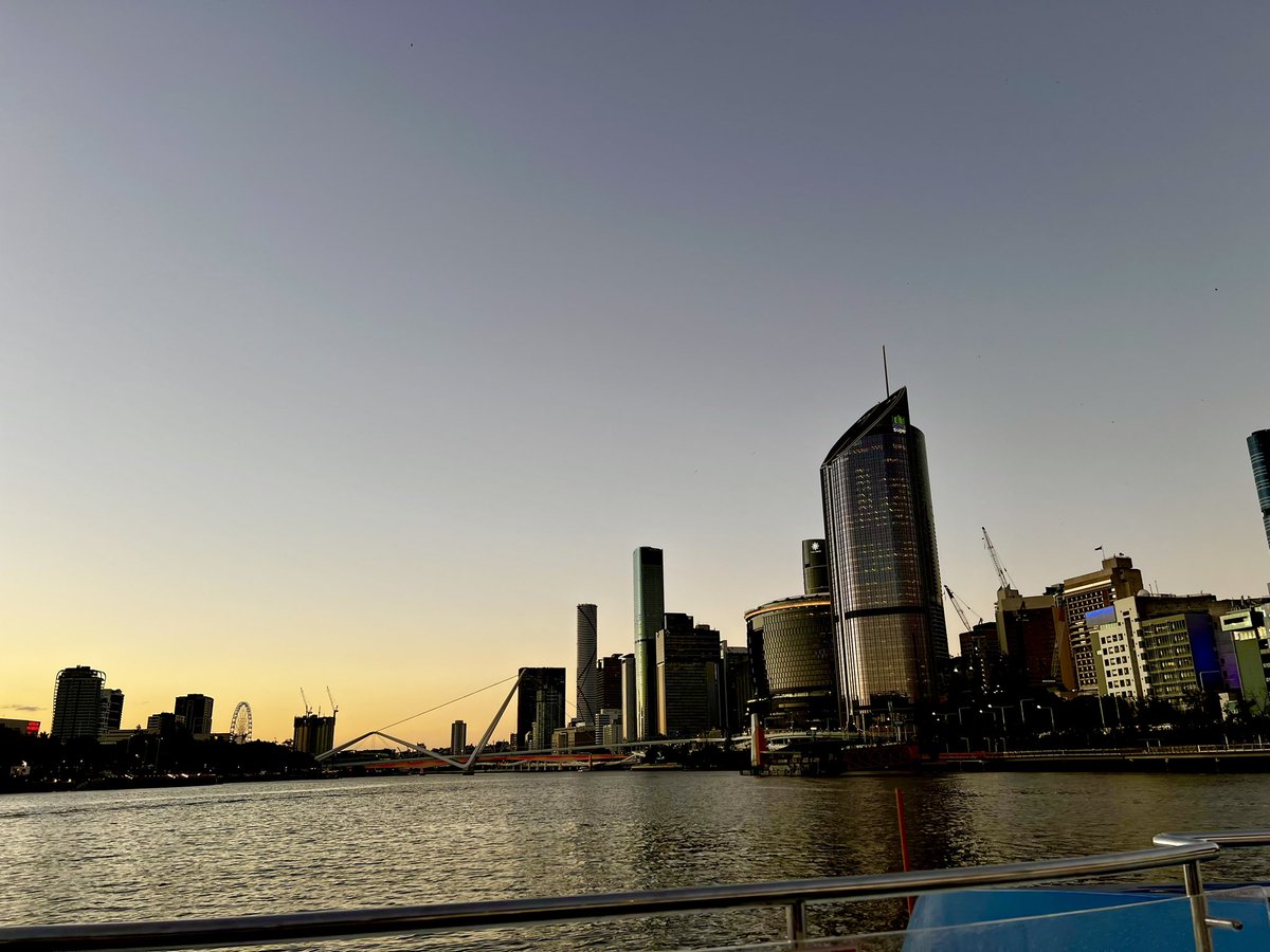 OliviaQLD's tweet image. I took a CityCat yesterday evening from Newfarm to Southbank and it was so beautiful on the river at that time of day 👌
The last pic was from the new foot bridge to the casino. Love #Brisbane 💖