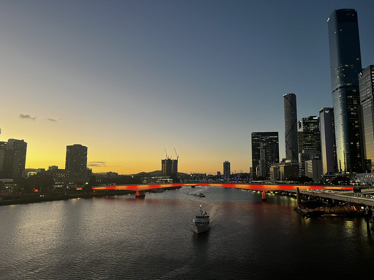 OliviaQLD's tweet image. I took a CityCat yesterday evening from Newfarm to Southbank and it was so beautiful on the river at that time of day 👌
The last pic was from the new foot bridge to the casino. Love #Brisbane 💖