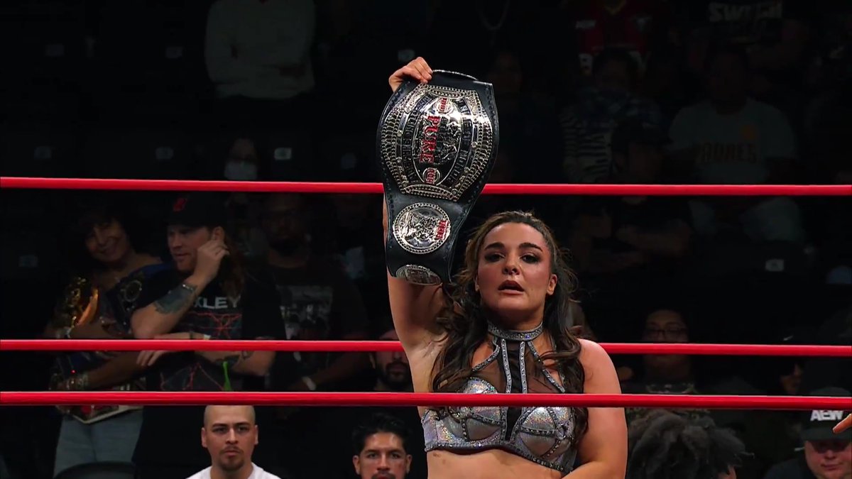 DeonnaNet's tweet photo. HQ #ROH Screencaptures are added: https://t.co/7Jx2qsVTuw

#DeonnaPurrazzo #Virtuosa #AEW #WatchROH

@DeonnaPurrazzo https://t.co/BHxzYOPBoO
