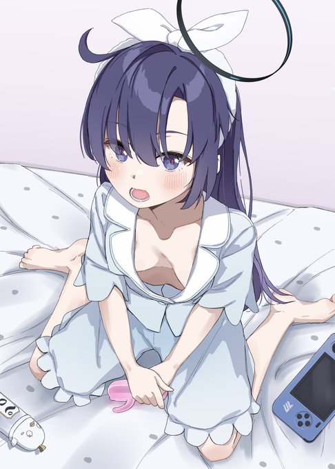 大晦日にまさか先生が来てると思ってなかったユウカたち、寝る時にはノーブラ派の子がいて胸元が無防備だったらいいな… 