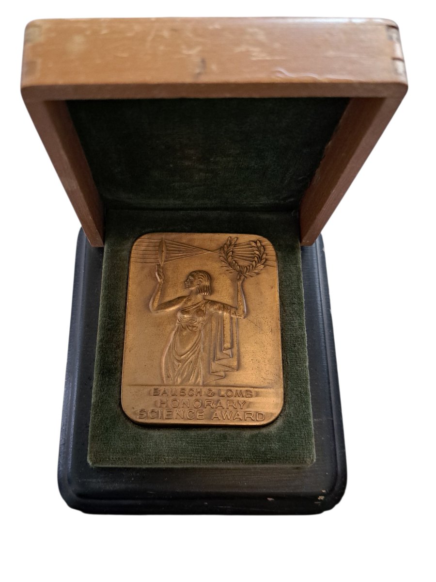 Straight8V's tweet photo. RARE Bronze Medal from Bausch and Lomb. Given for science achievement. In its original presentation box. For more info click link below:
https://t.co/9pJl89ooq3 https://t.co/7oD4MrXFBp
