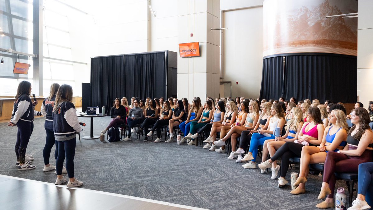 Broncos Cheerleaders tweet media