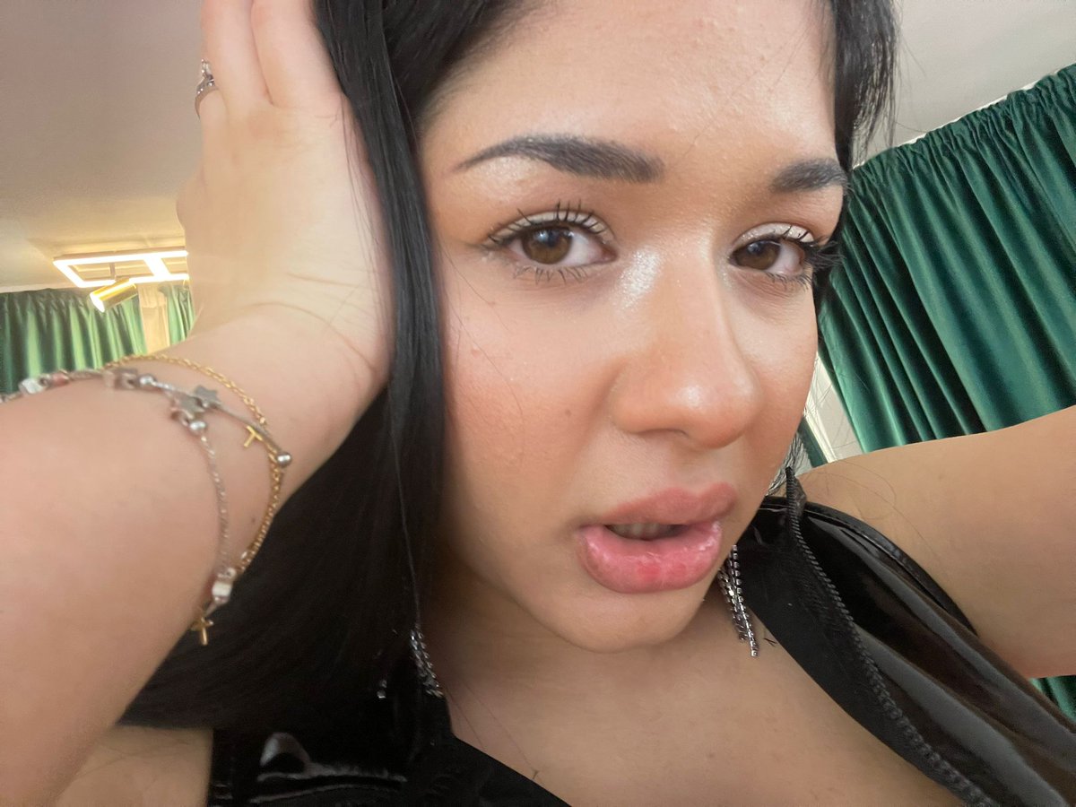 MissNaomiBelle's tweet photo. Careful… when I feel spoiled, I stop holding back 😏 And I’ve been trying to behave in here…
#PromoTweet #FindomCommunity #SupportFemdom #KinkSupport #FemdomFans #NSFWCreator https://t.co/0TmoJVzcOR