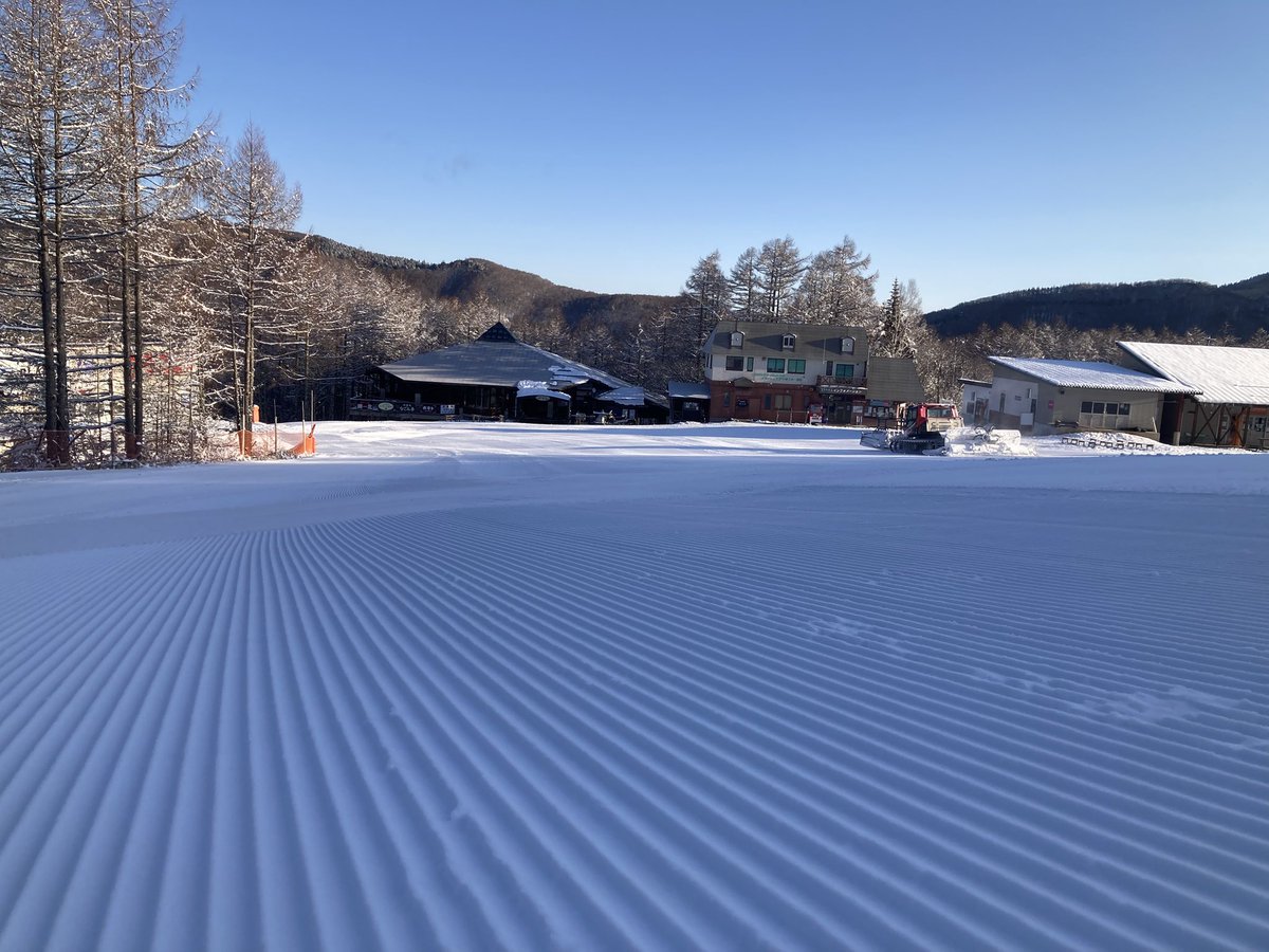 blanche_ski's tweet photo. おはようございますブランシュです。3月5日、朝7時現在気温約−7℃、快晴。久しぶりの冷え込みでスノーマシーンも稼働し、ゲレンデも仕上がっています！シーズン終盤もブランシュたかやまへお越しください⛷️🏂 https://t.co/MGSSxStI5K