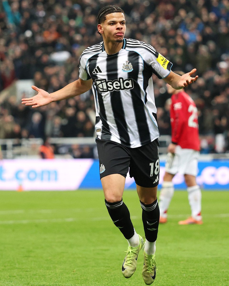 Premier League tweet media