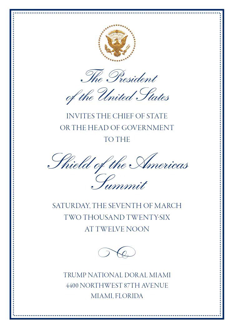 anonopshispano's tweet photo. 🚫 EXCLUIDA: El portazo de Trump al régimen de Sheinbaum

Mientras el mapa político de América se redefine, México se queda fuera. La Casa Blanca ya publicó la lista oficial para la importantísima cumbre "Shield of the Americas" este 7 de marzo en Miami, y el mensaje es brutal: @Claudiashein no está invitada.

📍 Lo que debes saber:
 * El Evento: Donald Trump reúne a los líderes que sí considera aliados estratégicos en su resort de Doral, Florida.
 * La Agenda: Temas críticos de seguridad regional y geopolítica que marcarán el rumbo del continente.
 * El Contraste: Mientras figuras como Javier Milei (Argentina), Nayib Bukele (El Salvador) y el recién electo José Antonio Kast (Chile) se sientan a la mesa, el gobierno de México es ignorado.

El análisis es simple: Washington está armando un "escudo" con quienes comparten su visión, y para la administración Trump, el régimen de Sheinbaum simplemente no cuenta, cual vil paria regional. México pierde su silla en las decisiones más importantes de la región.
¿Es este el mayor síntoma de un aislamiento diplomático para México? Déjanos tu opinión en los comentarios. 👇

#ShieldOfTheAmericas #Trump2026 #MéxicoExcluido #Geopolítica #Sheinbaum