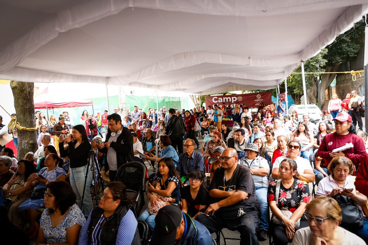 ALEIDAALAVEZ's tweet photo. 🥛💜 ¡Llegó la leche!
Hoy entregamos una Lechería y Tienda para el Bienestar en la colonia Banjidal, cumpliendo el encargo de nuestra presidenta @Claudiashein de hacer efectivo el derecho a la alimentación. Ésta es la lechería número 19 que entregamos, y vamos por más.
Una alimentación adecuada transforma vidas desde la gestación. Leche para el Bienestar es leche de verdad, fortificada para cuidar la salud, apoyar a productores nacionales y fortalecer la economía familiar.
Porque Iztapalapa es la alcaldía que levanta a la Ciudad de México, leche fresca para esta alcaldía guerrera, noble y virtuosa. Seguimos construyendo bienestar desde lo más esencial. ✨
#IztapalapaOrgulloDeLaTransformación #iztapalapanoescomolapintan 💜