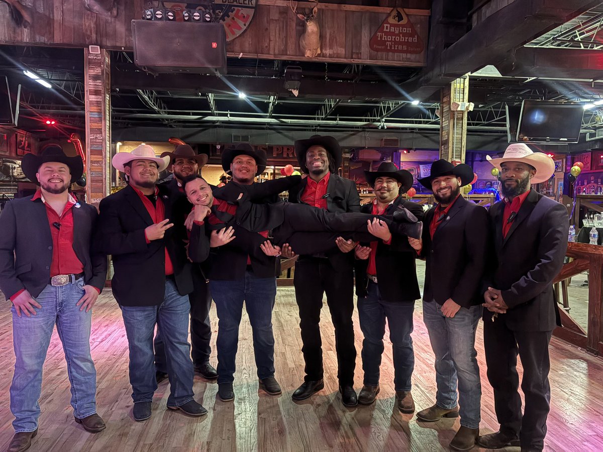 Thank you again to everyone who joined us for our 16th Anniversary Party! 🎉🥳 We truly appreciate your support and could not have done it without you. ❤️ Here’s to many more! 🤠🤘
.
#whiskeyrivernorth #anniversary