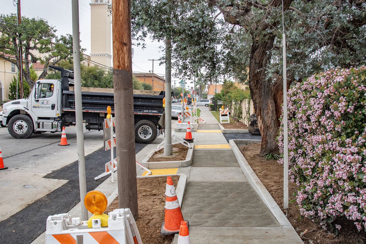 BSSLosAngeles's tweet photo. Thank you to the StreetsLA Construction Services Division for your work this week installing curb ramps in #CD15 - the One-Five!
These upgrades will improve safety and accessibility for stakeholders in Wilmington.
#AtYourService
@timmcoskerla @LACityDPW https://t.co/wiZOAU3PTF