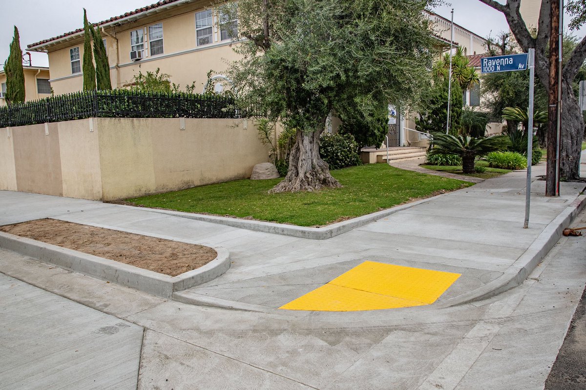 BSSLosAngeles's tweet photo. Thank you to the StreetsLA Construction Services Division for your work this week installing curb ramps in #CD15 - the One-Five!
These upgrades will improve safety and accessibility for stakeholders in Wilmington.
#AtYourService
@timmcoskerla @LACityDPW https://t.co/wiZOAU3PTF