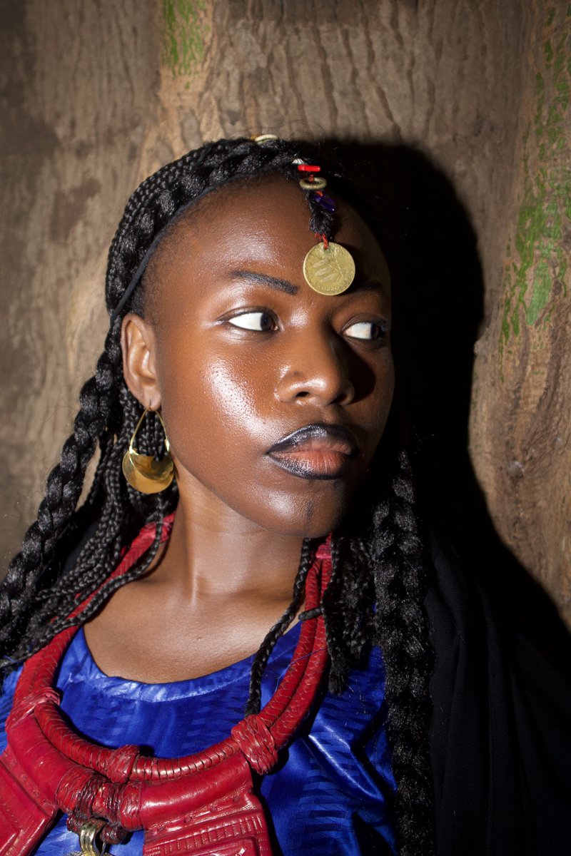 KeitaMally's tweet image. Je suis le passé qui marche dans le présent.
Une femme, une mémoire, une modernité assumée.

#TradiModerne #Mali #Bamako #CultureMalienne