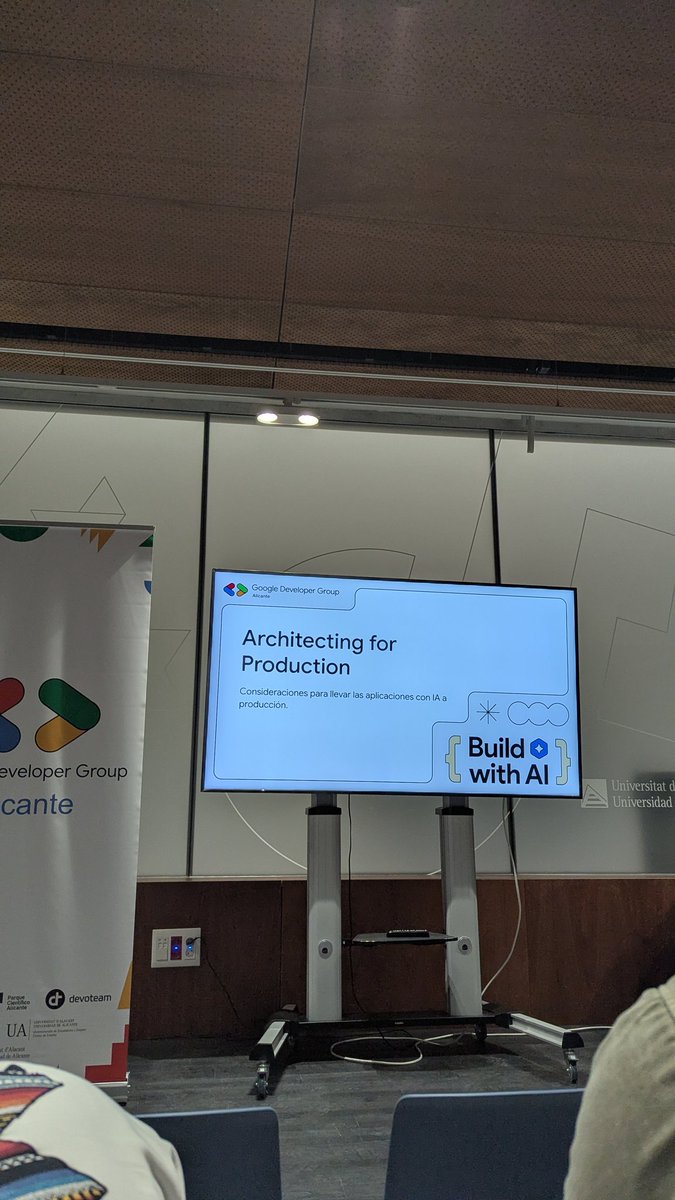 ChecaSEO's tweet image. Attending to #gdg meetup about Building with AI, it has been a very interesting experience