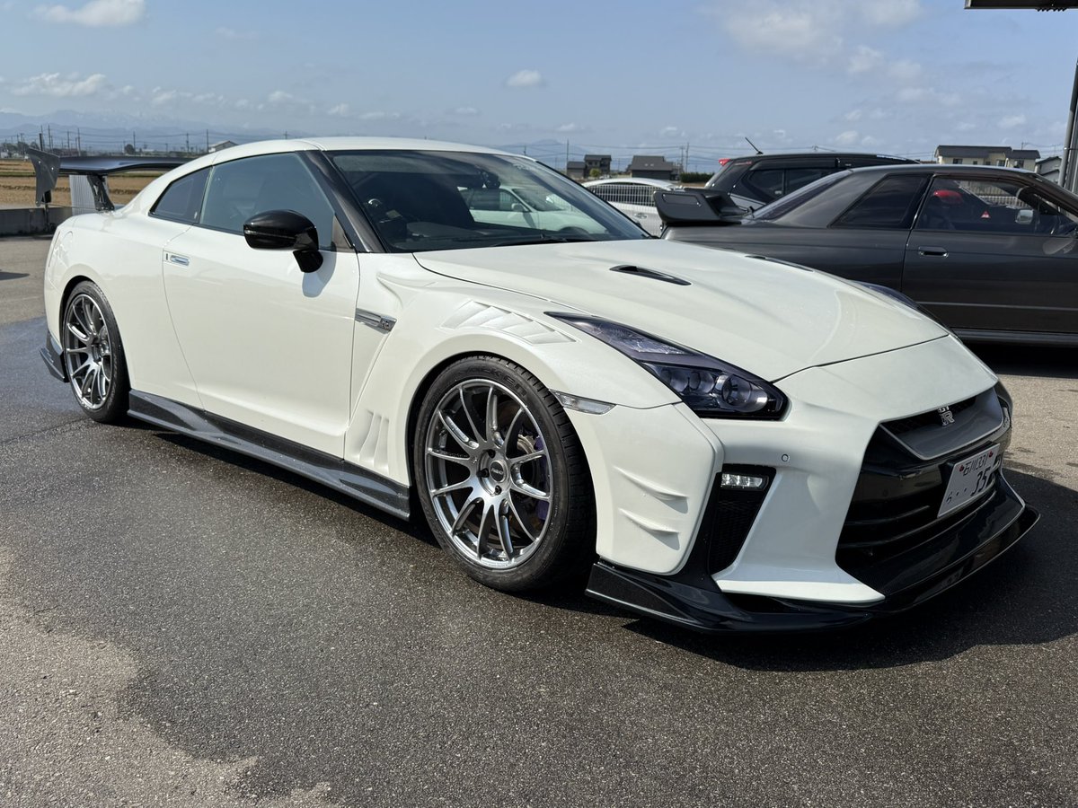 garuda_max's tweet image. エンジン4機目、ミッション2機目、クラッチ3セット目、タービン3機目、エアロ3セット目…死ぬ気で維持してうん10年、まだまだ進化する素晴らしい車です😊

#35の日
#R35
 #GTR