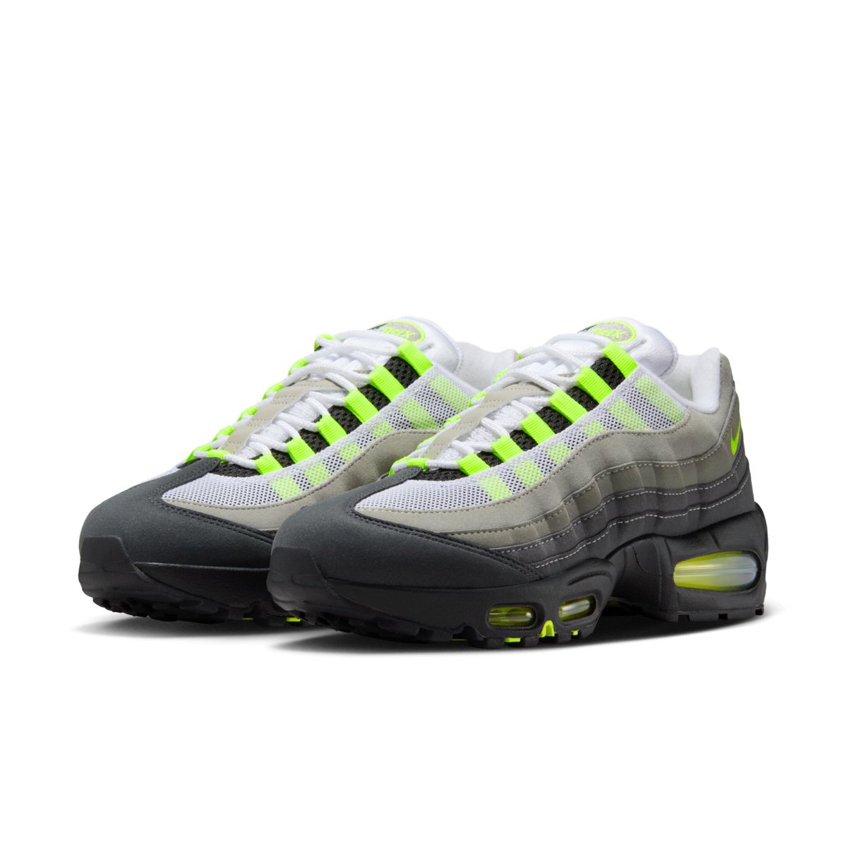 NIKE 原宿 にて NIKE AIR MAX 95 OG BIG BUBBLE “Neon” の整理券配布が 