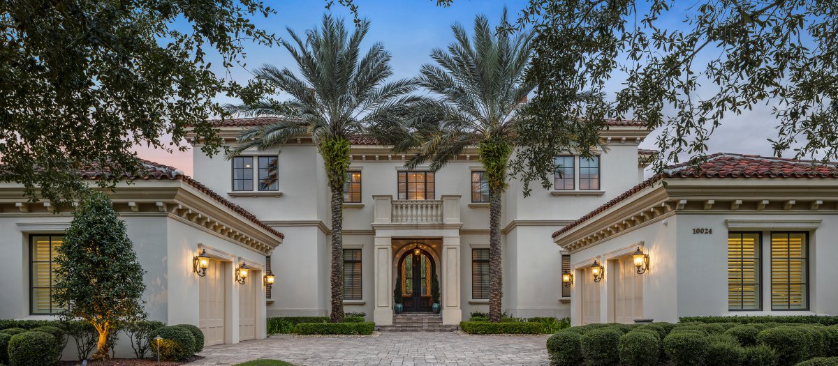 BoardwalkTimes's tweet photo. Custom Italianate Residence
💵: $19,000,000
🏡: 11,524 SQ FT | 10 BR | 14 BA + 2 Half BA

• 2 private guest suites
• Golf course and water views
• Resort style pool and spa plus children’s pool
• Library and media room https://t.co/ahqNcLK2F9