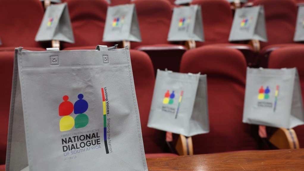 Powerfm987's tweet image. [ON AIR] National Dialogue

@KI_Mkhari is in conversation with Bongani Kupe, Manager Special Projects at Thabo Mbeki Foundation and Romeo Qetsimani, Member of the steering committee in the national.

#POWERZone