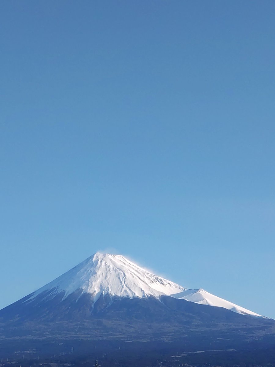 hokari417's tweet photo. 暖かくなるにつれて
空が霞む日が増えた中

今朝の富士山は
息を呑むほど美しい♡ https://t.co/PkZpvsl3nN