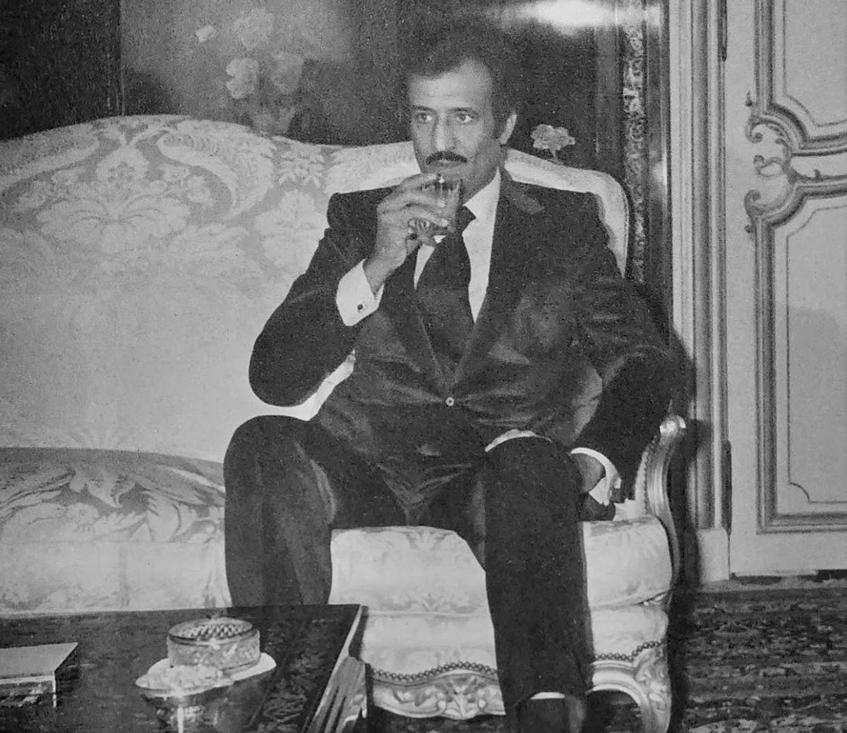 Originalrabeh's tweet photo. والله مدري وش تبي يا الثاير الزعلان
تظن بلادنا ترجيك
 أو إن شيوخنا تخافك؟

تبي سلمان؟ ناظر في السماء كانك تبي سلمان
تخيب يديك ما طلته ولا طالوه 
أسلافك

صحت نجدٍ على صوت العويل ولجّة الغربان
عوافي.. 
قرِّبي منك الوساده 
وإدخلي لحافك
🇸🇦 https://t.co/B885GoSJcP
