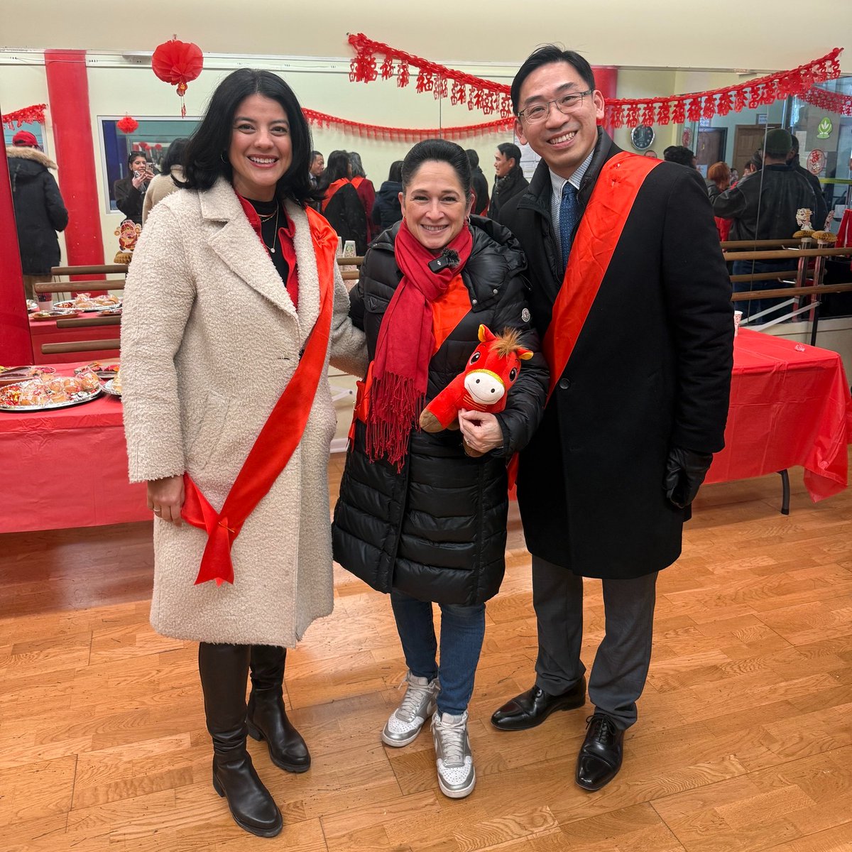 chicityclerk's tweet image. Wishing everyone strength, good fortune and energy this #YearOfTheHorse! 🐎✨
 
I had a amazing time celebrating with community members and leaders at the Chicago Chinatown Community Foundation’s annual Lunar New Year Parade.