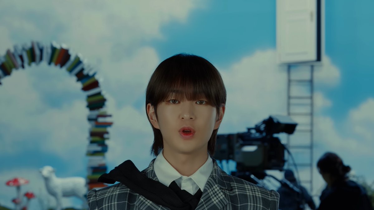 PopBase's tweet photo. 3 years ago today, ONEW released ‘O (Circle).’ https://t.co/KNEG0ztTnC