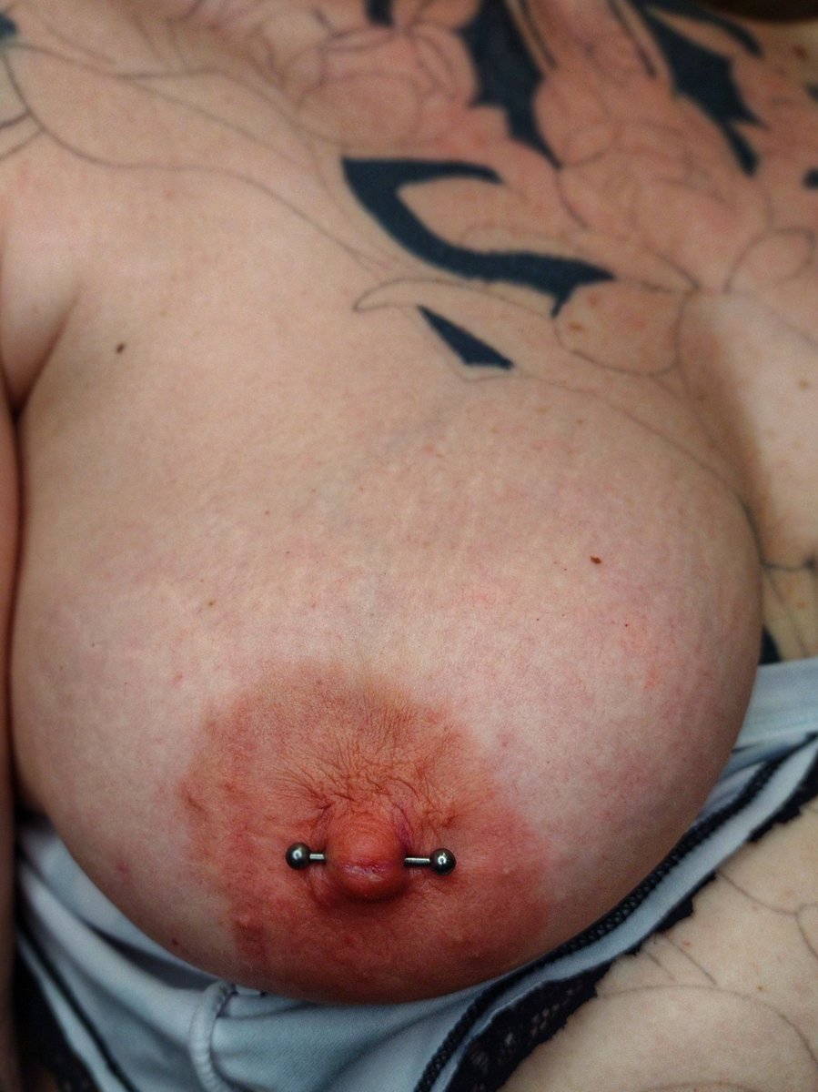 ResilenteP's tweet photo. Un par de hermosos #nipplepiercing 
que acompañarán un proyecto de tatuaje precioso, ojalá se armen de valor y vayan a por todo siempre mis reinas
con piezas de titanio grado implante🔥👑
.
.
#piercing #nipples #bodypiercing https://t.co/pzDNmkG9bh