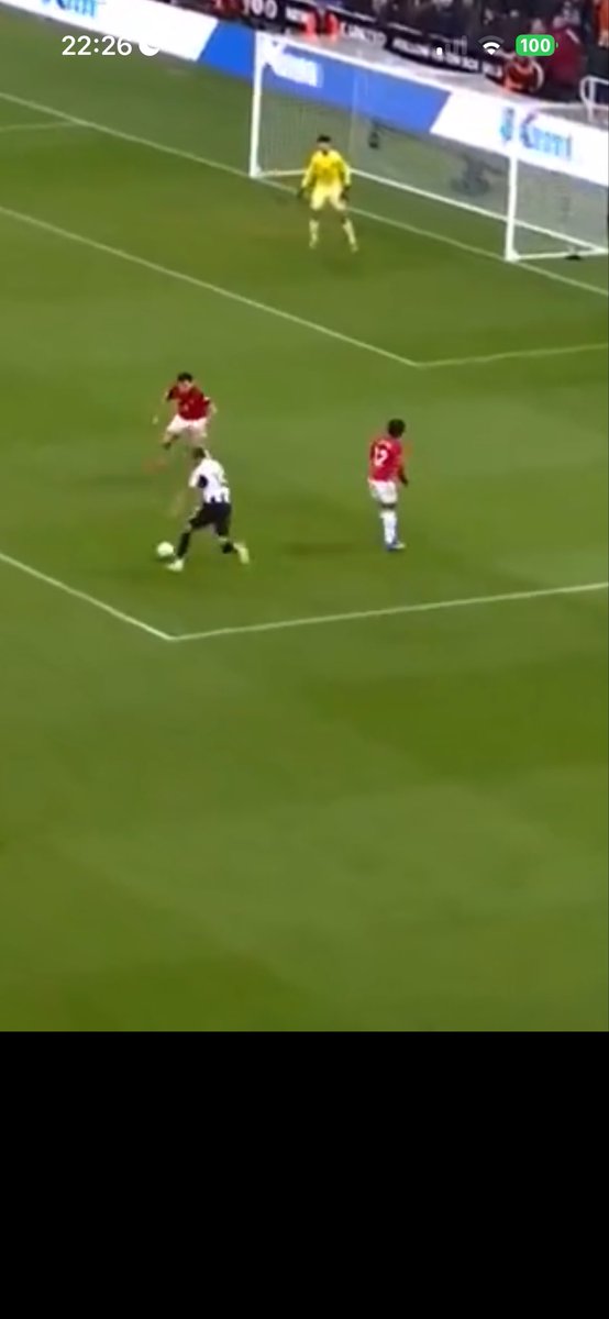 Jbnomates's tweet photo. @ManUtd Your playing against 10 men, you show your men inside for starters then look for your girlfriend in the crowd. @TyrellMalaciia it’s time to go back to Holland buddy https://t.co/c6tQfIlkjx