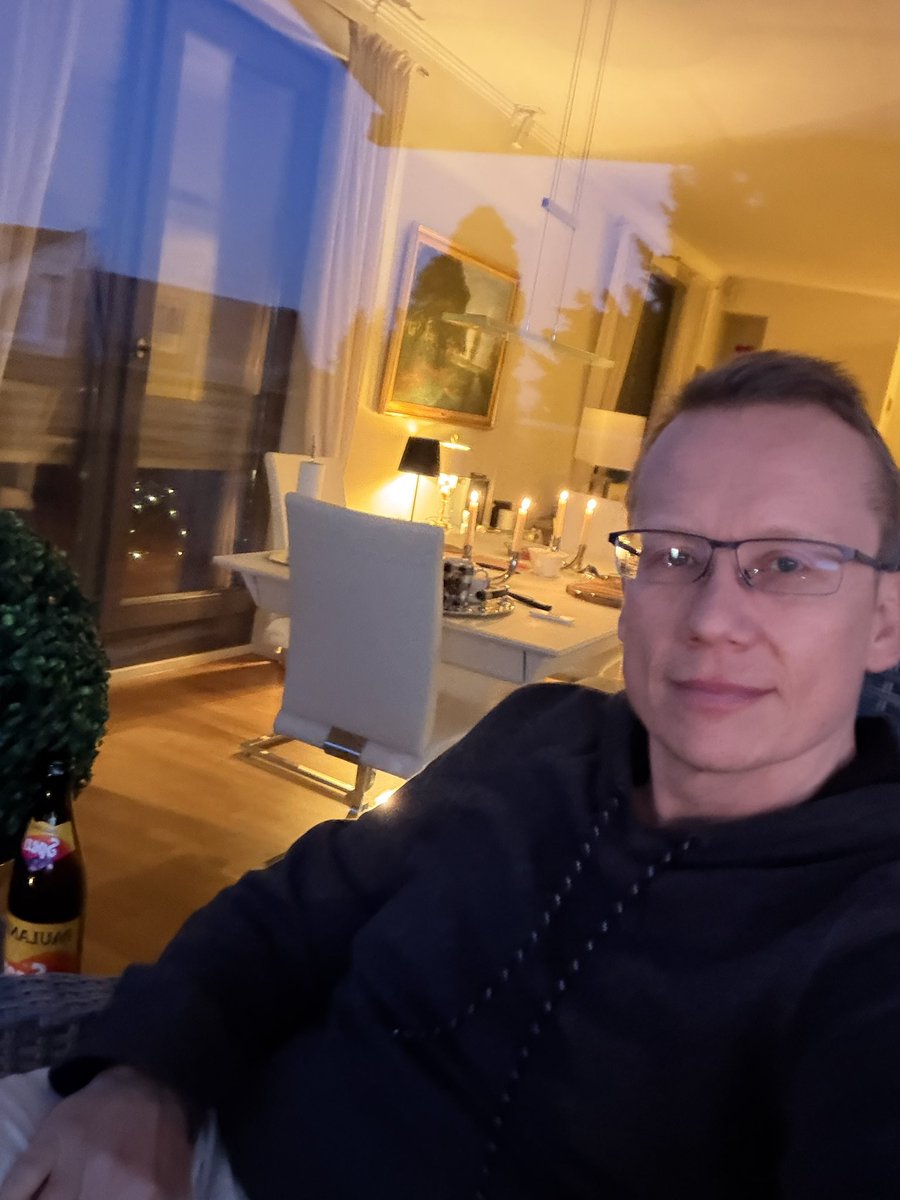 derSCHIMANSKI tweet media