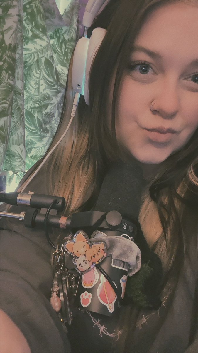 Give me my cartslop

LIVE NOW🟣

Twitch.tv/CaideBaby