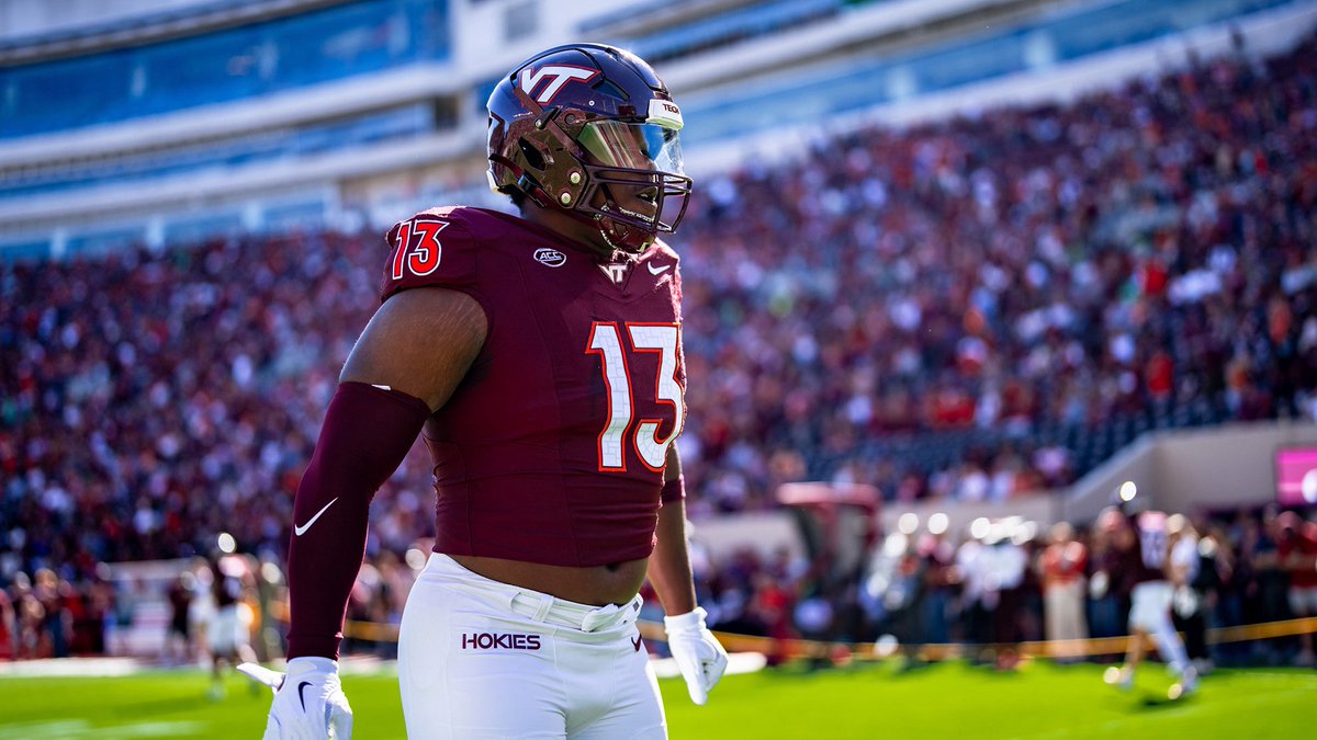 CassellCr's tweet photo. Extremely BLESSED to receive an offer from VIRGINIA TECH

@CoachWilliamsT @blacktiemg @CoachTBarr @arketa_banks @HokiesFB @SpenceChaos https://t.co/S7Q44JWOUe