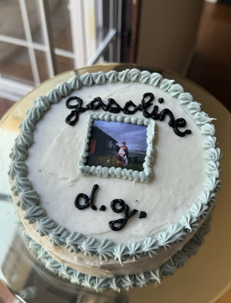 les ౨ৎ tweet media