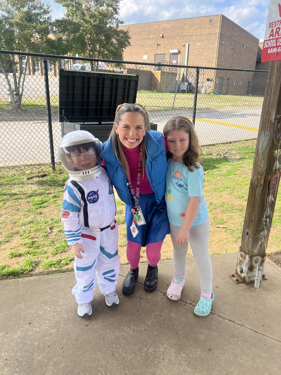 Moore Elementary tweet media