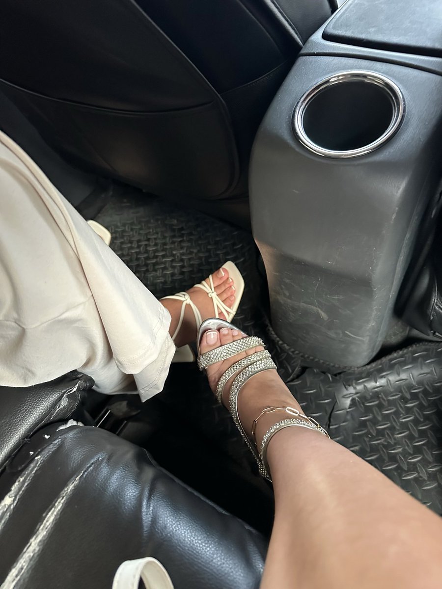 NicoleMacccc's tweet photo. Our feet make you weak, get sending you know you want too 🫰🏽🫰🏽💸💸

Findom, silent sends, Paypig, humanatm https://t.co/VYmoqY9MSD