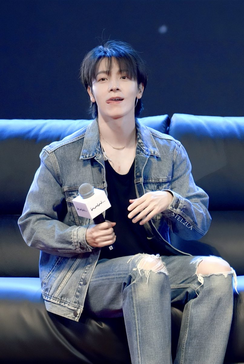 We're talking about our boyfriend(hyukjae)