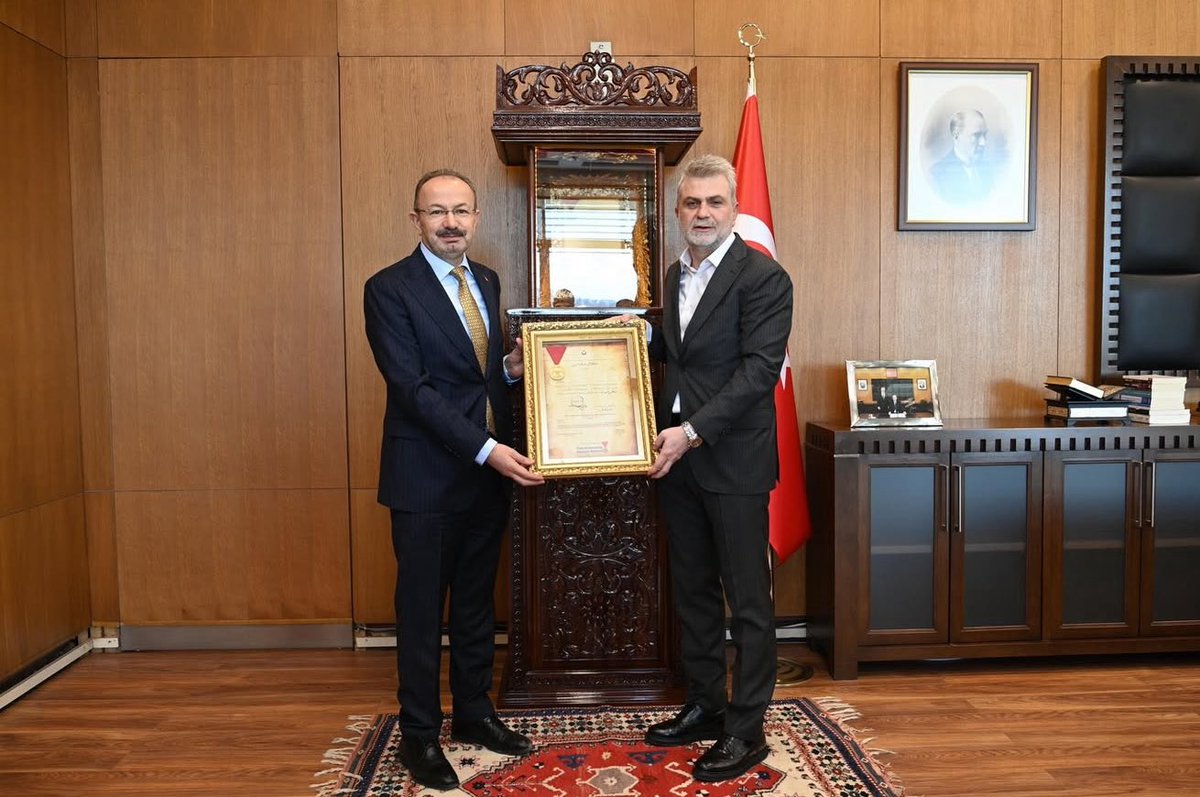 AK Parti Genel Merkez Yerel Yönetimler Ve MKYK Üyemiz Sn.Temel Başalan İl Başkanımız Sn.M.Burak Gül,İlçe başkanımız Ali Çam,İl başkan yardımcımız Ali Köfte ve Kadın kolları başkanımız Hatice Kenger Büyükşehir Belediye Başkanımız Sn.Fırat Görgel’i Makamında ziyarette bulundular