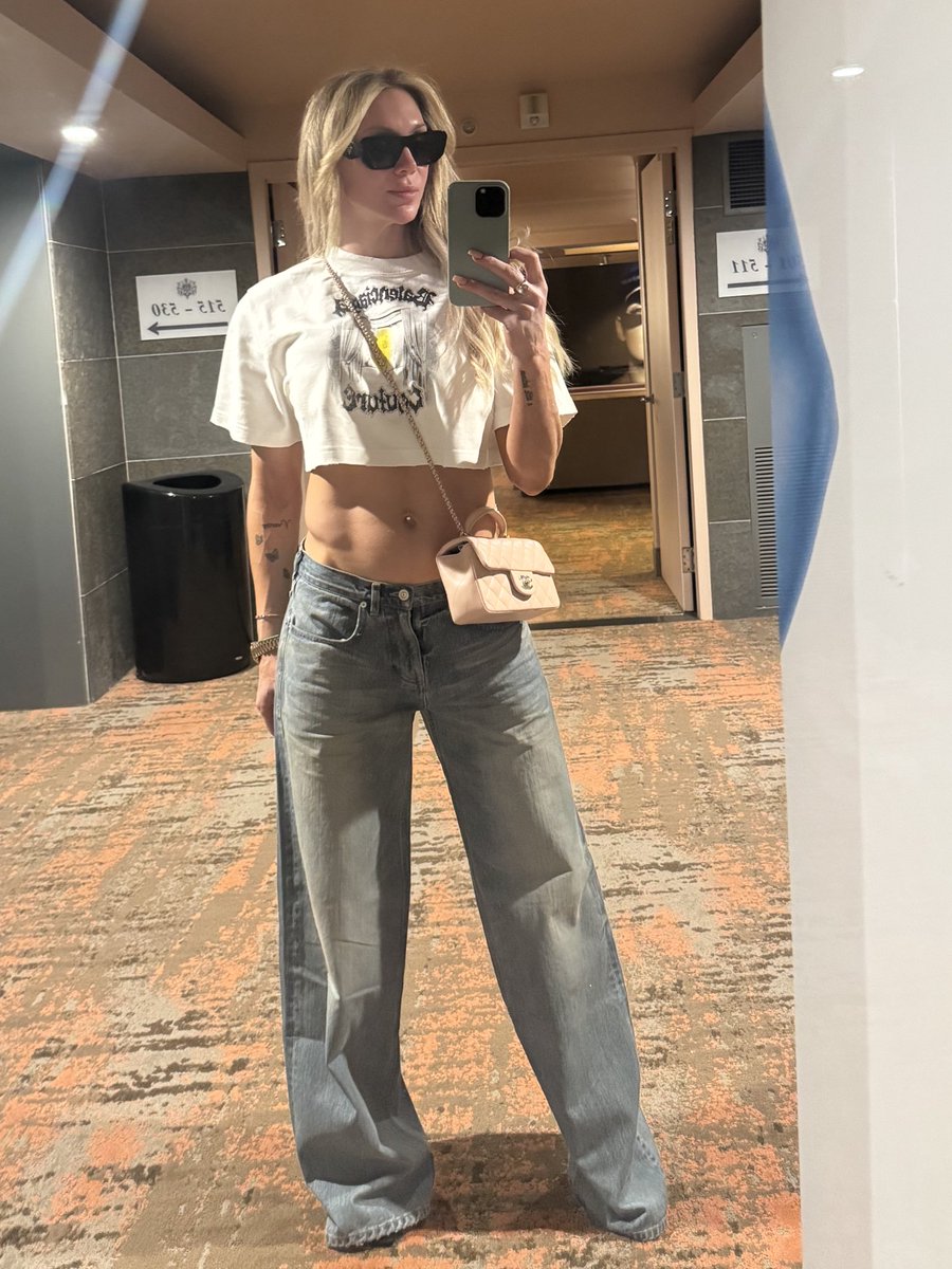 felt cute 😏
