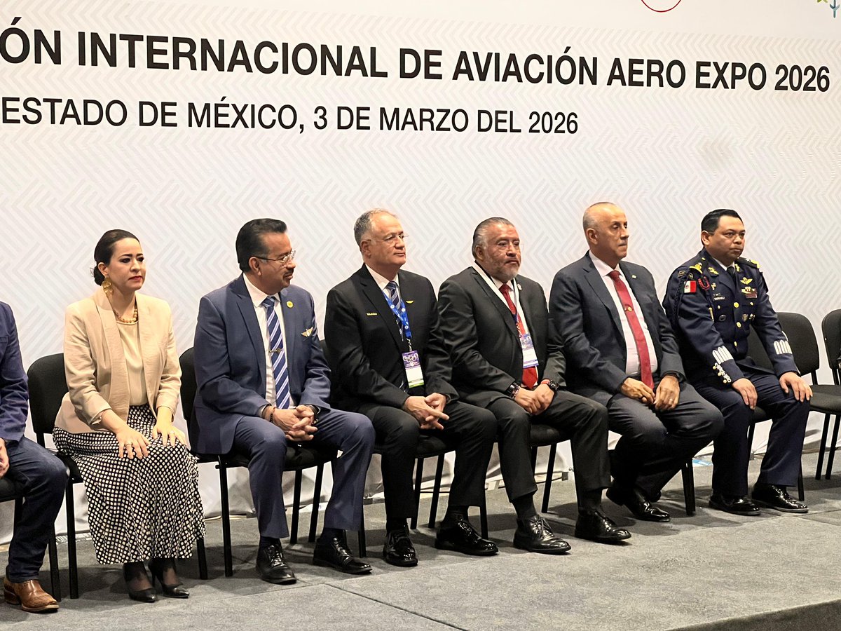 cmmerino's tweet photo. así como el titular del @AICM_mx y el director del Aeropuerto Internacional de Toluca.
Seguimos impulsando una aviación moderna, segura y al servicio del pueblo. (2) https://t.co/arynYIZFcp