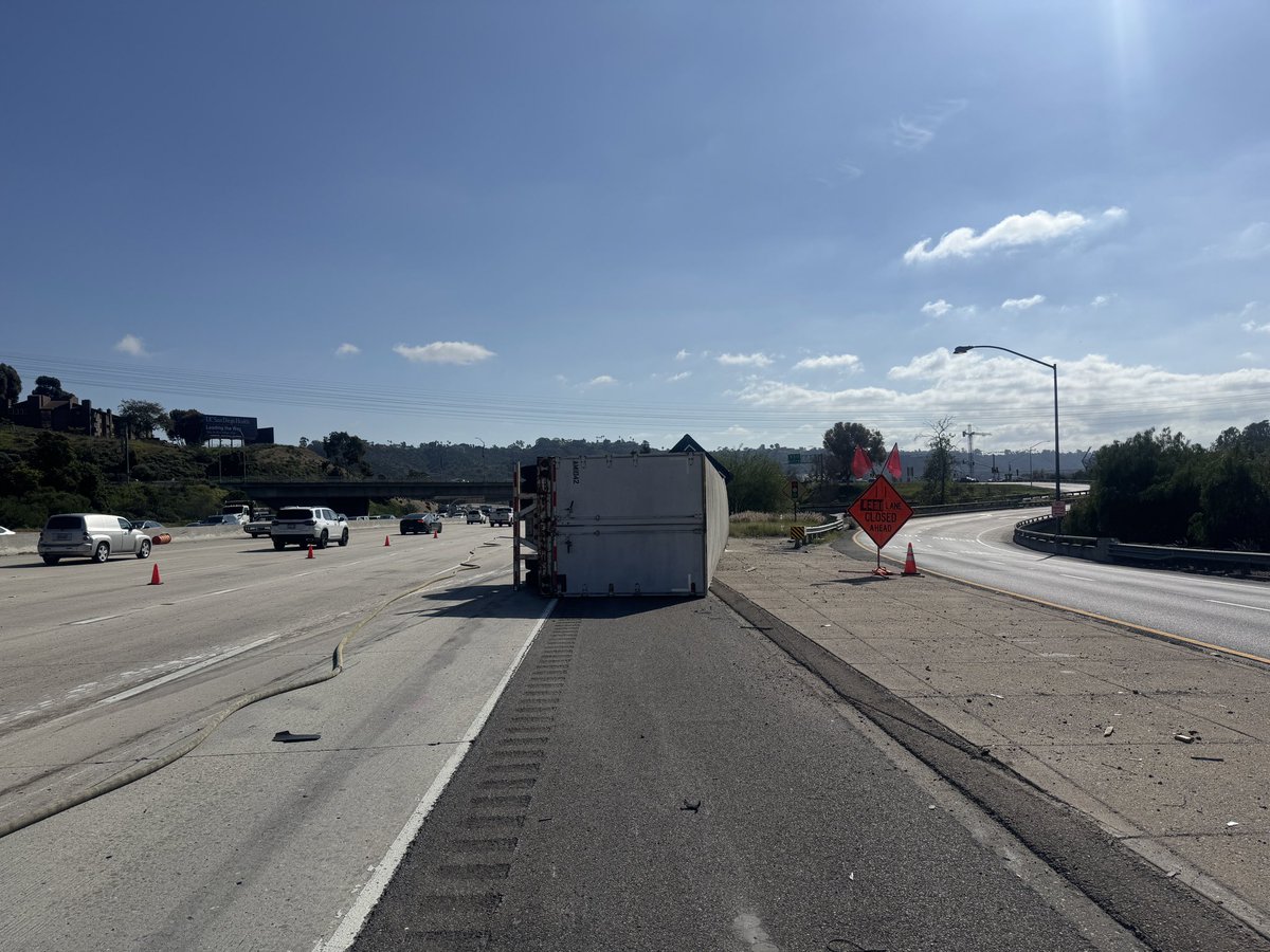 CHP_San_Diego's tweet photo. Interstate 15 Southbound, north of Friars Road the #3, 4 and 5 traffic lanes are closed as well as the #1 lane of the off-ramp for unknown duration due to traffic crash. https://t.co/oYnVQAshPy