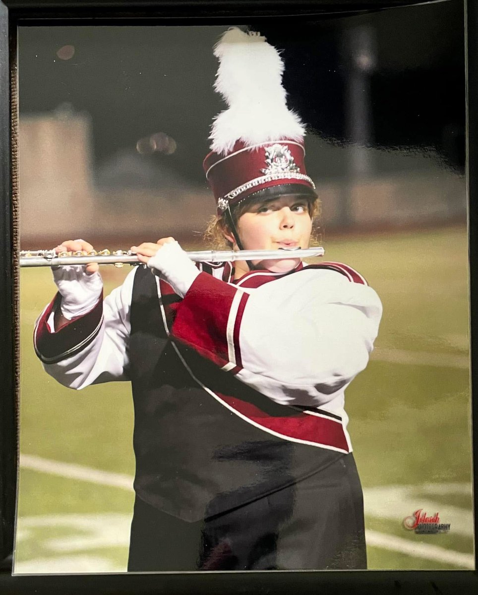 emmcooper42's tweet photo. Happy #March4th - Support the arts! Encourage kids to go into marching band/drumline/colorguard! Keep the arts alive in schools. Incredible years of my life building friendships and leadership skills to last a lifetime. https://t.co/8WTHyyrbBV
