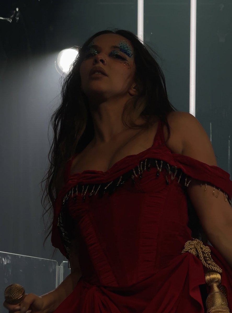 LEIGHSREVlVAL's tweet photo. this pic i took of jade omg https://t.co/hWmO0F77eE