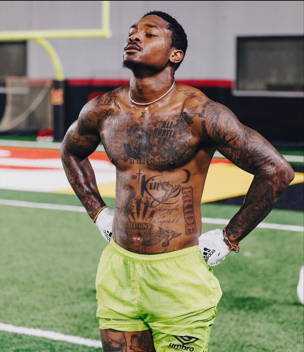 Pboyking_'s tweet photo. Mr. Stefon Diggs, NOW IS THE TIME TO START AN ONLYFANS PAGE. SHOW US WHAT DA DICK CAN DO DADDY!!! https://t.co/kwmAbTt1PW