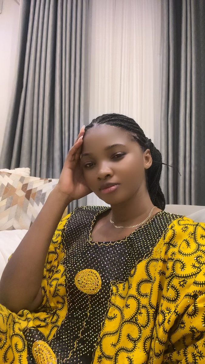 Peuple de Dieu ❤️

Il y’a des gens qui ont de la lumière en eux . 
C’est difficile à expliquer. 

Leur présence illumine, et ce n’est pas grâce a leur sourire, ils ont simplement un être intérieur qui diffuse de la lumière autour d’eux, comme un soleil. 

C’est une énergie calme