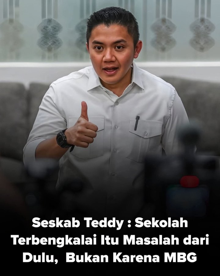 Atap rumah Teddy sudah bocor sejak lama.

Lalu, Teddy beli TV LG Direct View LED (DVLED) Extreme Home Cinema 325 inci: dgn resolusi 8K, seharga Rp. 26,6 miliar.

Ketika dikritik, Teddy berkata ;

"Bocornya sudah dari dulu, bukan krn gue beli TV baru, cyin" 😁
__________

Secara