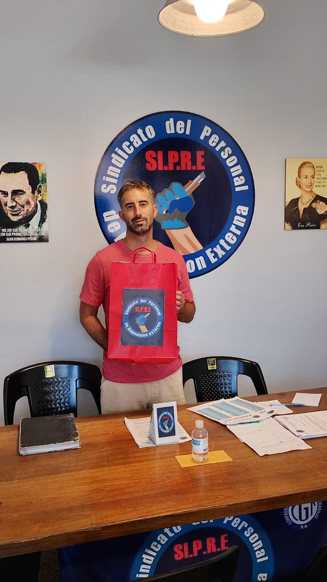Marianodeanton1's tweet photo. 📚 Entrega de Kits Escolares – SI.P.R.E

El día 26/02/2026 realizamos la entrega de kits escolares para hijos e hijas de nuestros afiliados al SI.P.R.E en nuestra sede gremial de Córdoba 4316.

Seguimos acompañando. 🤝
Secretaria de Desarrollo Social 
Nadia Sanchez https://t.co/lIaS0ILiAJ