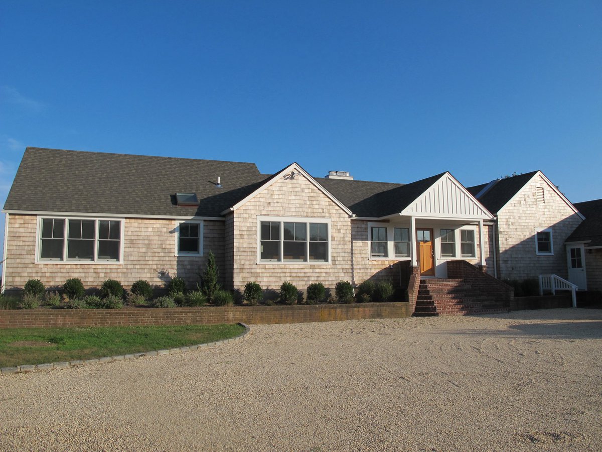 AmatoNicholas's tweet photo. 40 Tuthill Point Road | East Moriches
Nearly 4 acres on Moriches Bay
200’ private sandy beachfront
✨ 4 Beds | 4 Baths
Heated pool • Tennis court • Boat slip • Pool house
Available: August | Aug–Labor Day|September
Listed for rent by
#ShowingstoClosingsTeam #Corcoran https://t.co/Andl5LV6yC