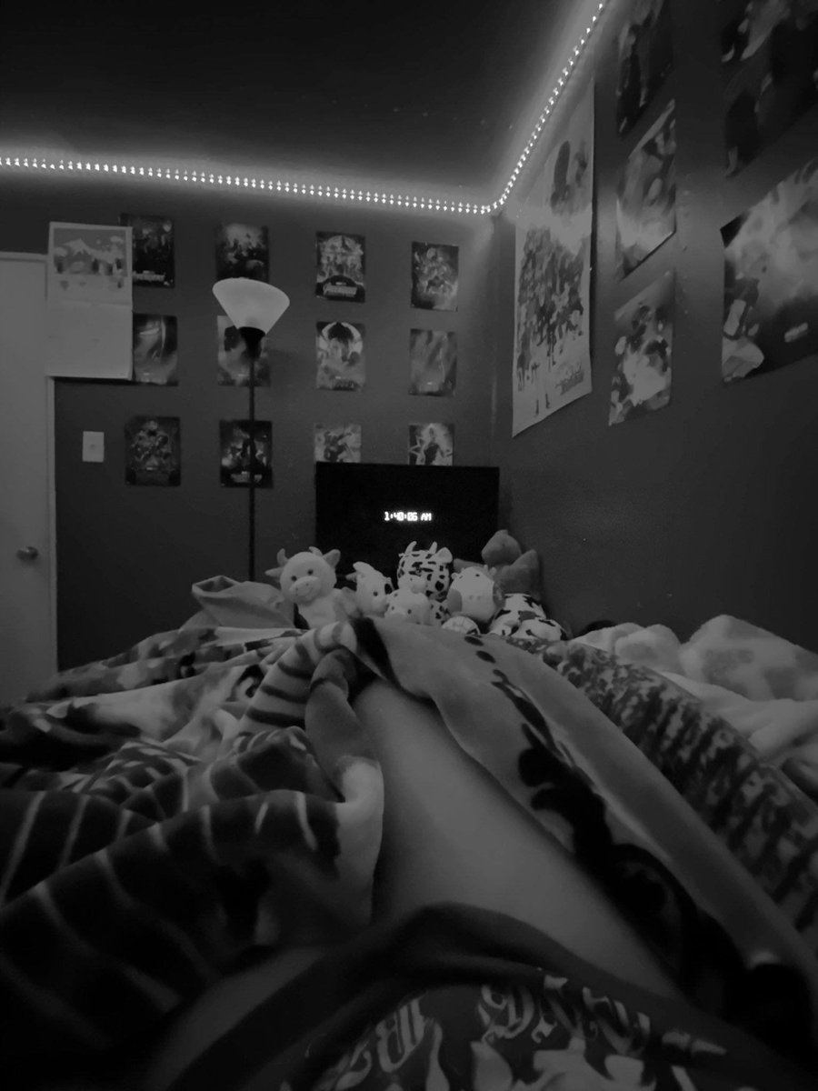 Liarly20's tweet photo. Should I answer back? ✨

#nsfwtwtًً https://t.co/AhrCtn968T