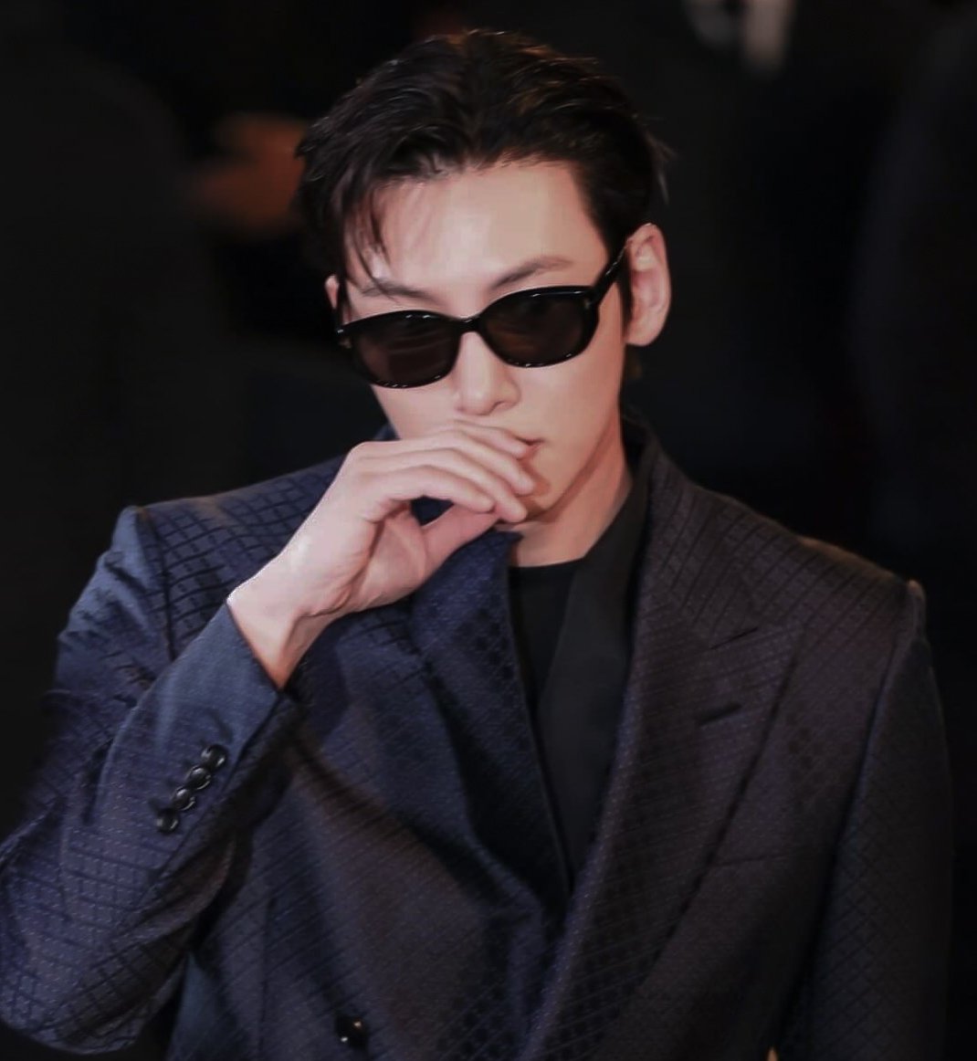 MeeeAisha's tweet photo. 100% my TYPE of man https://t.co/extRuVPiMn