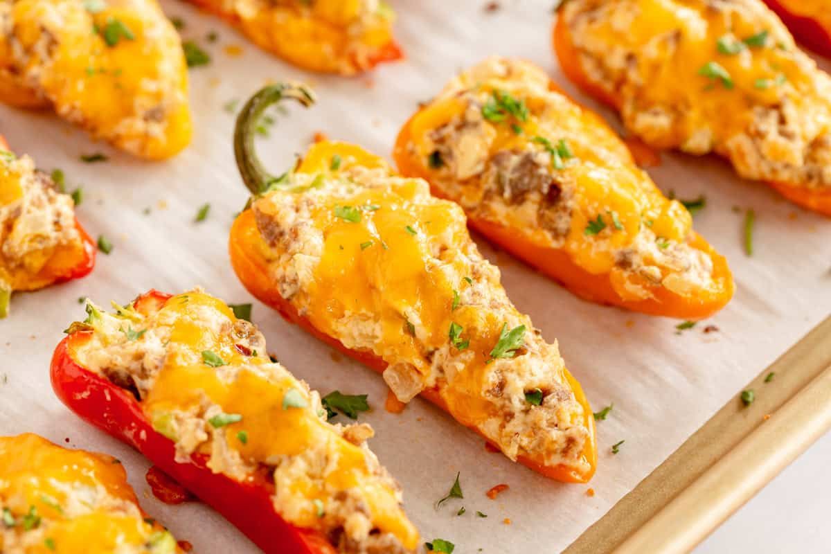 kyleecooks's tweet image. These sausage stuffed mini peppers are the best appetizer in town! A yummy mix of spicy sausage, cream cheese, onion and garlic mean these disappear fast!   Easy to make ahead or a double batch for a crowd. #appetizer #gameday #peppers #snacks #kyleecooks  kyleecooks.com/stuffed-mini-p…