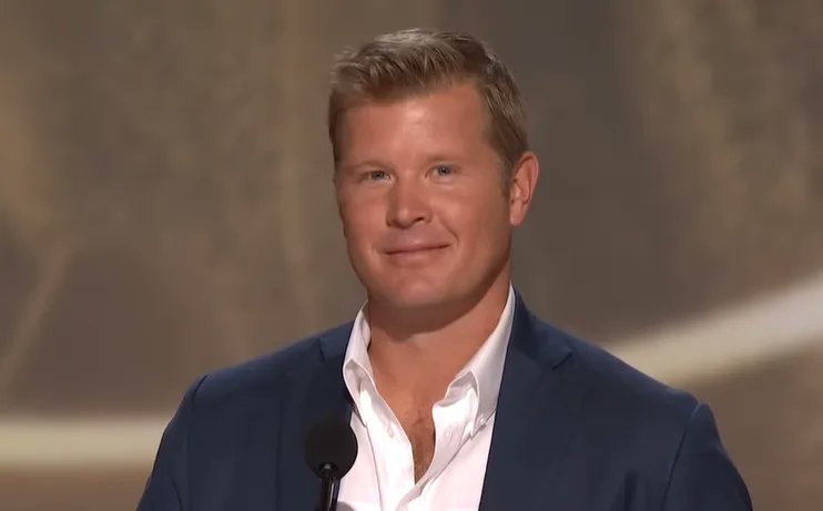 mandyarthur's tweet image. Tim Sheehy (R- Montana), the worm that broke this hero's arm.