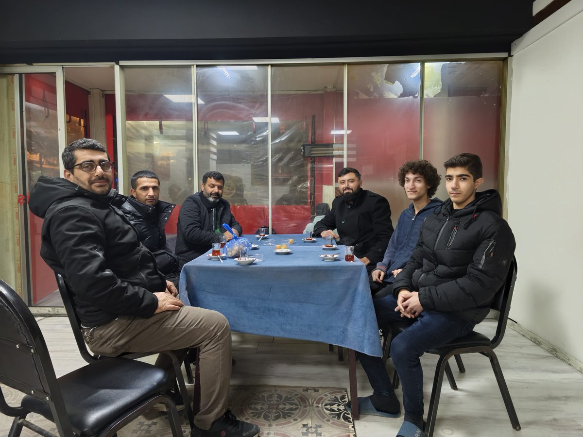 İl Başkanımız ve İlçe Teşkilat Üyelerimiz ile birlikte Ramazan ayının manevi atmosferinde teravih namazında bir araya geldik.

Namazın ardından İl Müftümüz ile hasbihal ettik.

Kıymetli sohbetleri ve paylaştığı değerli görüşler için İl Müftümüze teşekkür ediyoruz.