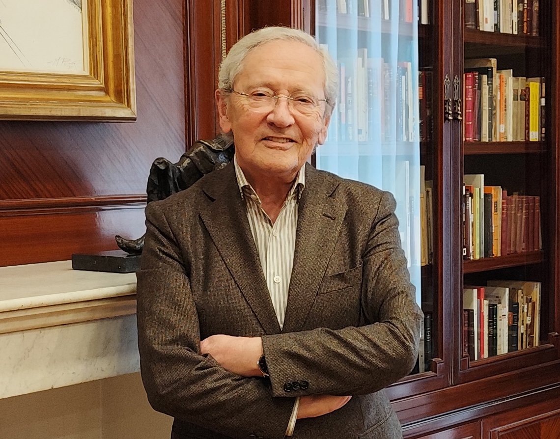 "El poder no cambia a las personas, las retrata".
- Fernando Onega, in memoriam